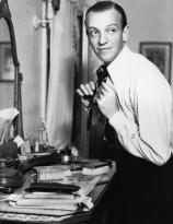Fred Astaire ties his tie
