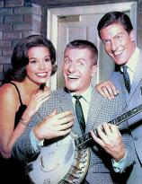 Mary Tyler Moore with the brothers Jerry & Dick Van Dyke, 1962