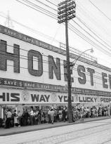Honest Eds, 1940s