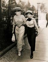 Safety first - women wearing masks against the Spanish Flu 1918