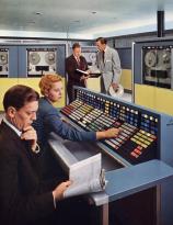 Retro Tech - Pressing random buttons