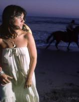 Linda Ronstadt for Hasten Down the Wind, 1976, by Ethan Russell - Her third million-selling album in a row, the first woman to ever do that