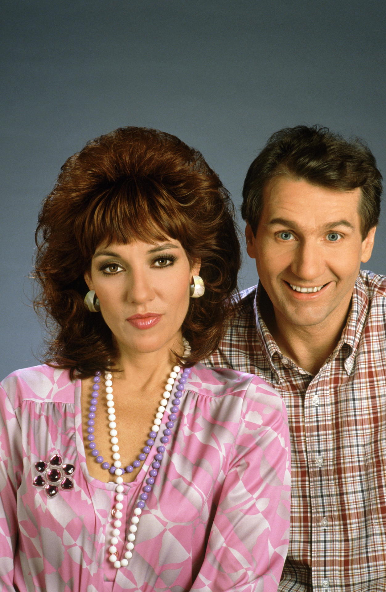 Married with children. Семейка банди сериал. Пэгги банди. Женаты и с детьми сериал. Эл банди женаты с детьми.