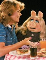 Lisa Whelchel of The Facts of Life and Miss Piggy having lunch in 1984