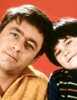 Bill Bixby and Brandon Cruz in a promotional photo for The Courtship of Eddies Father (1969)