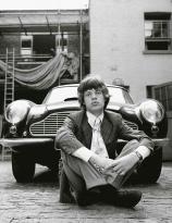 Mick Jagger in front of an Aston Martin DB6 (London 1966)