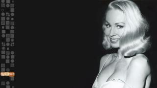 Joi Lansing 03