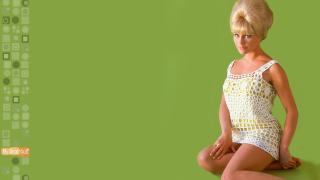 Elke Sommer 02